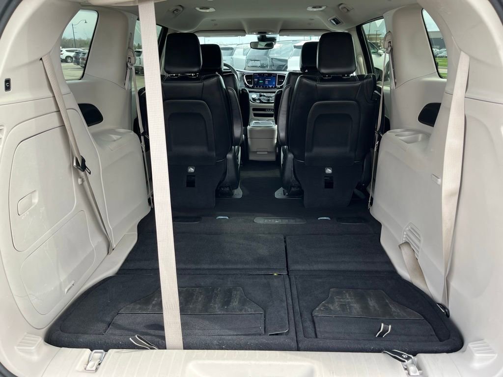 Used 2024 Chrysler Pacifica Select image 33