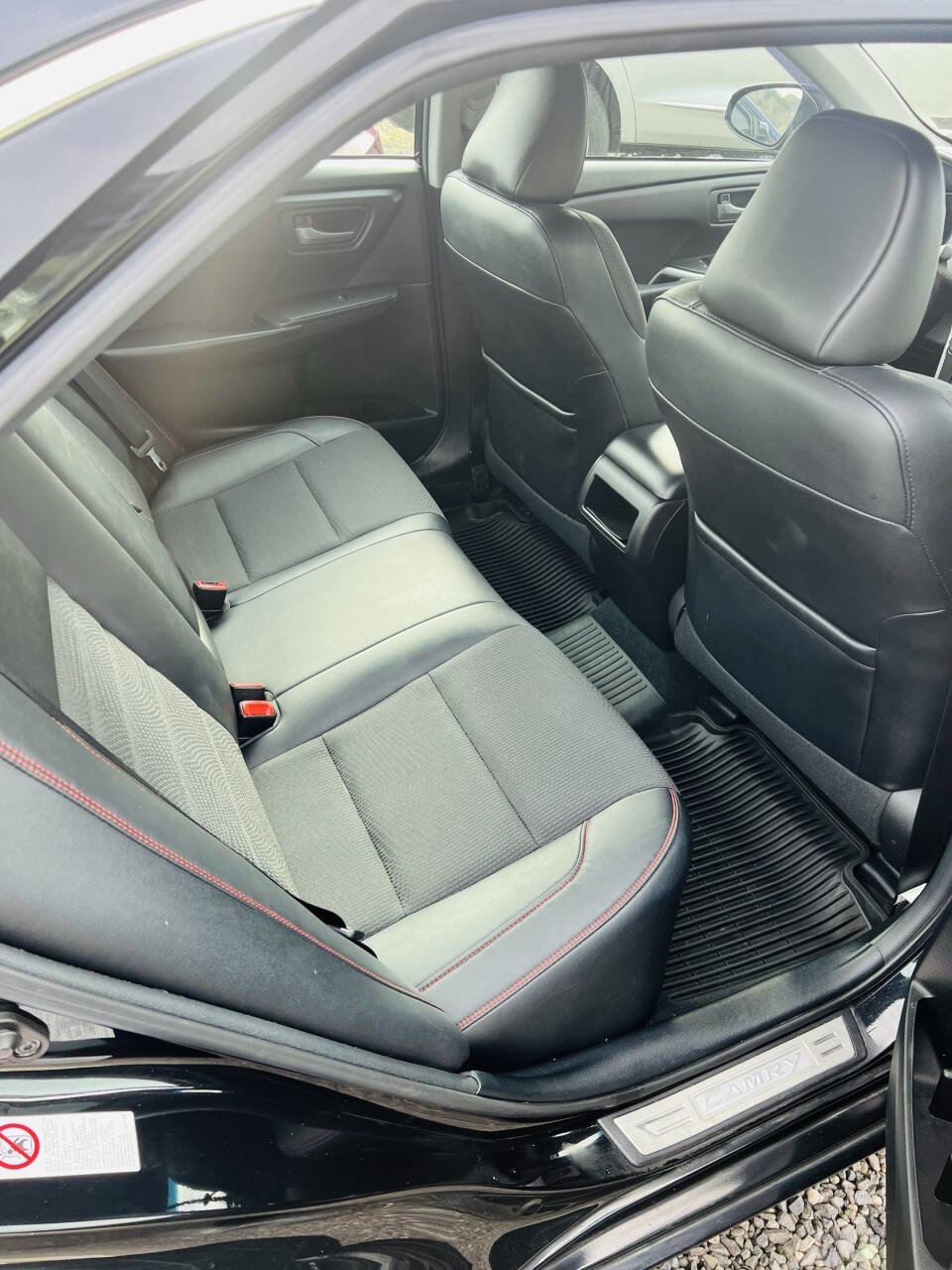 Used 2017 Toyota Camry SE image 5