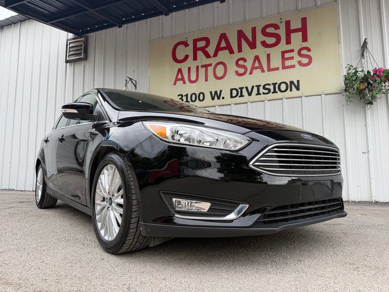 Used 2017 Ford Focus Titanium w/ Titanium Technology Package FWD image 1