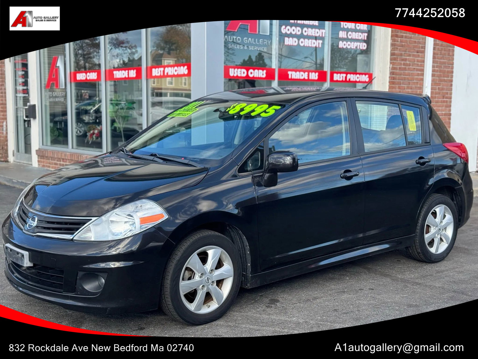 Used 2011 Nissan Versa SL w/ Premium Pkg image 1