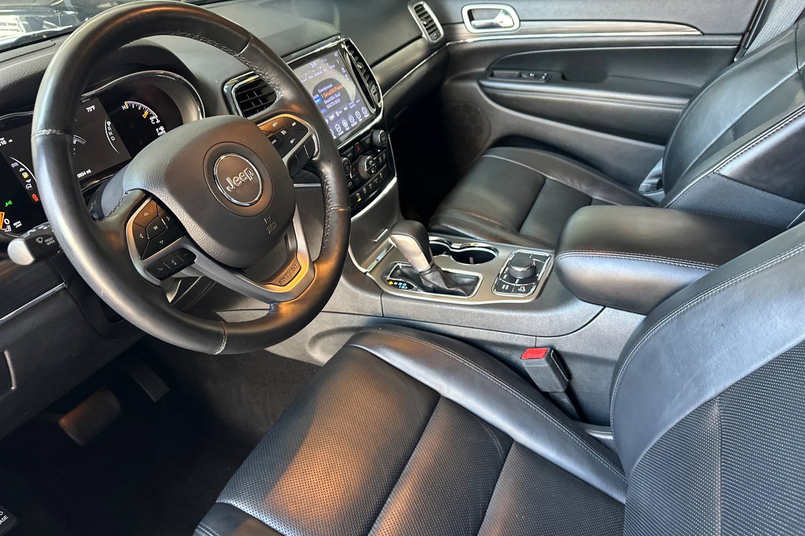 Used 2019 Jeep Grand Cherokee Limited w/ Luxury Group II AWD/4WD image 10
