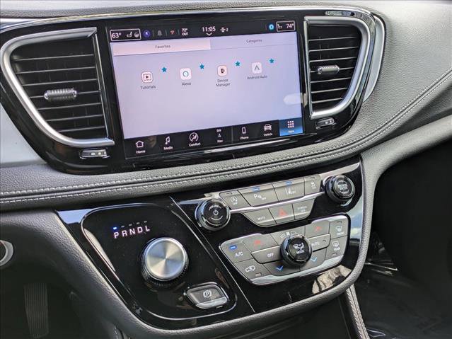 New 2026 Chrysler Pacifica Limited image 14