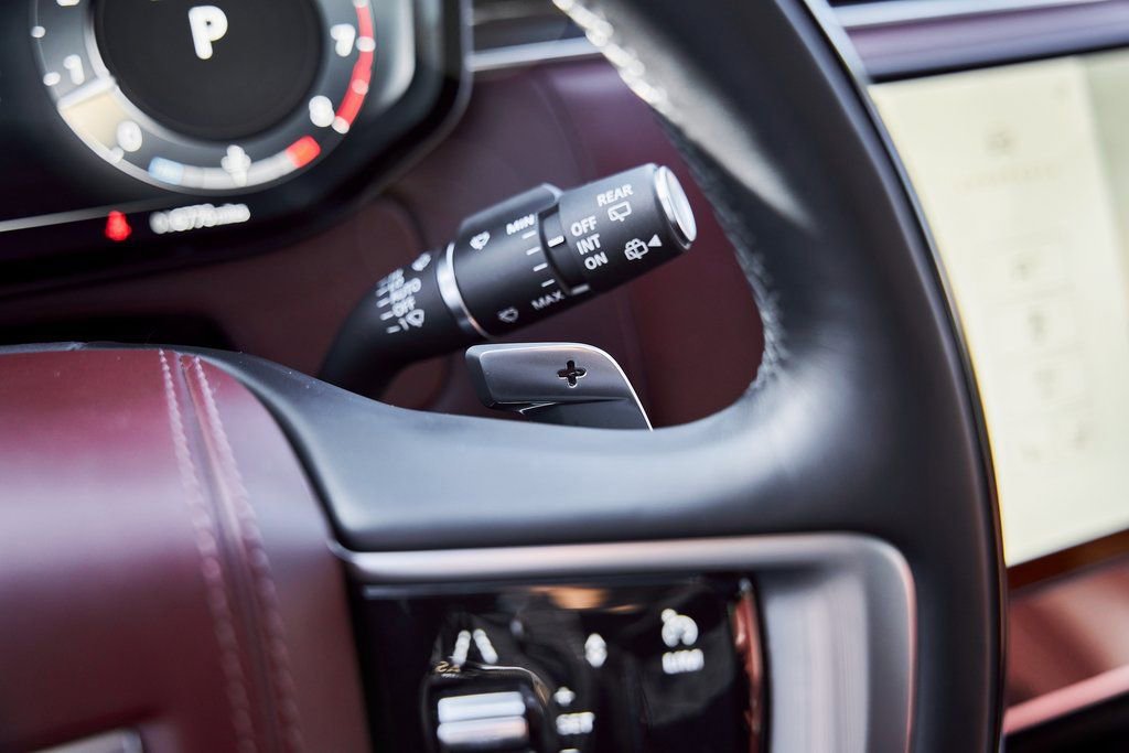 Used 2025 Land Rover Range Rover SE image 56