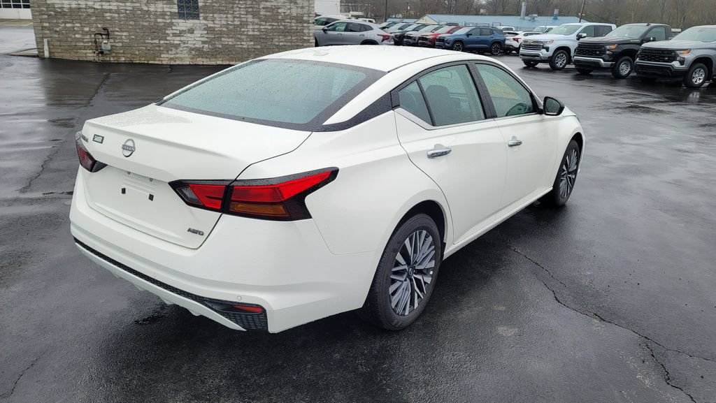 Used 2025 Nissan Altima 2.5 SV image 12