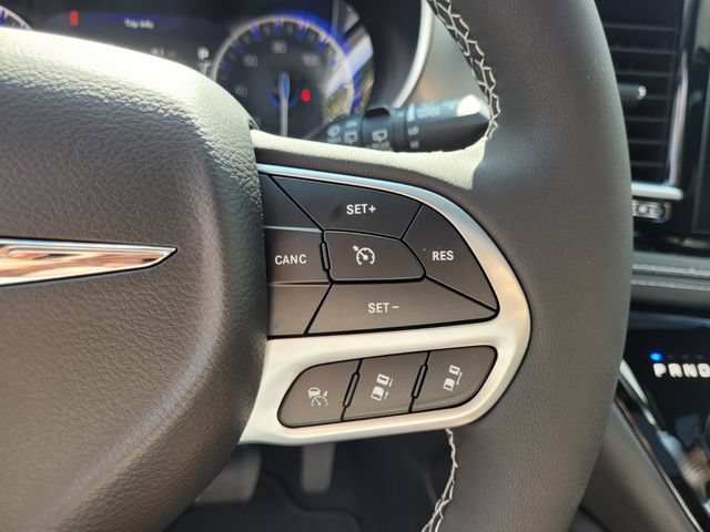 New 2026 Chrysler Pacifica Limited FWD image 33