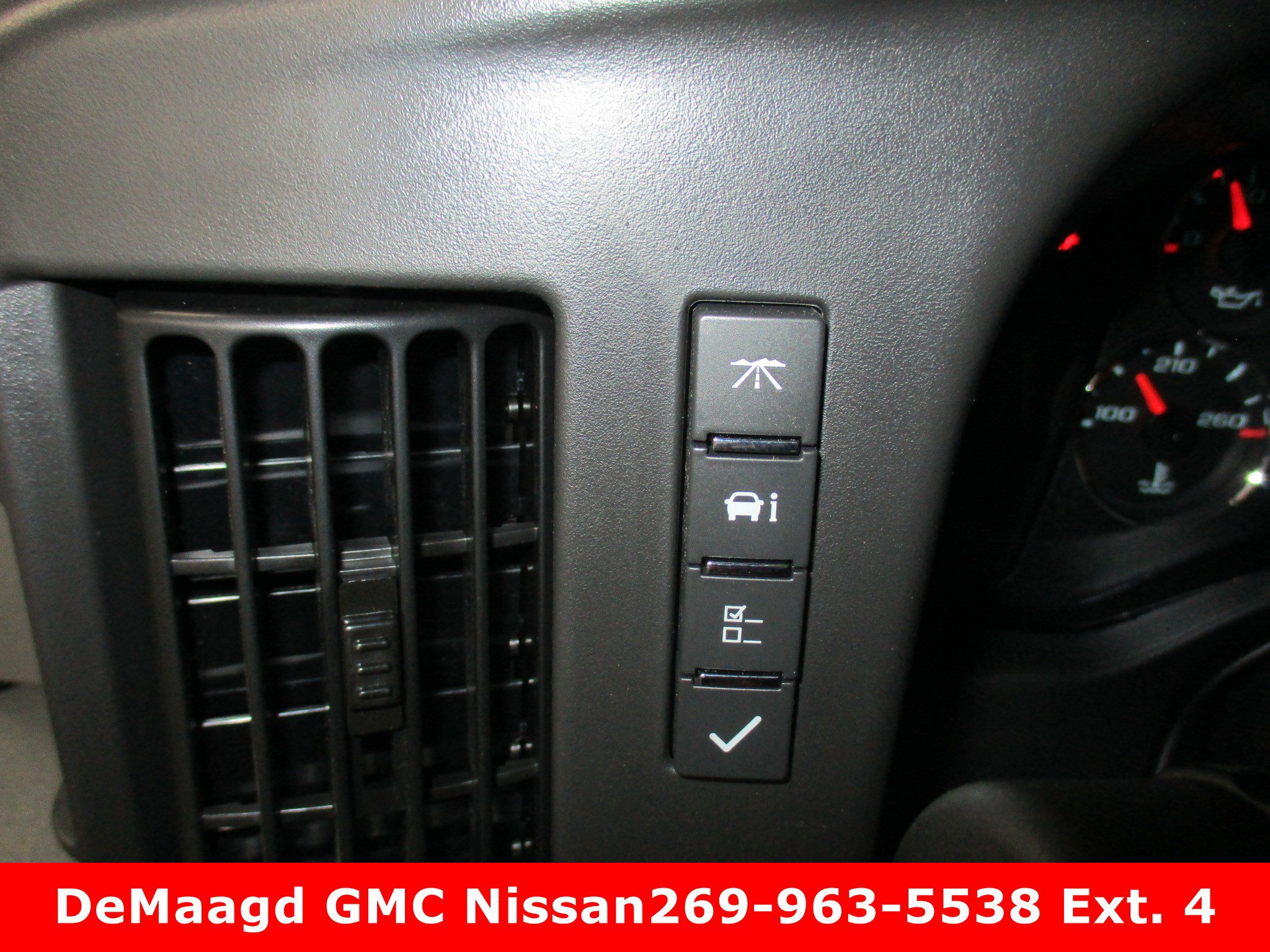 New 2025 GMC Savana 3500 image 21