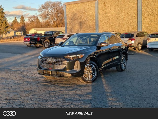 Used 2025 Audi Q5 Premium w/ Convenience Package