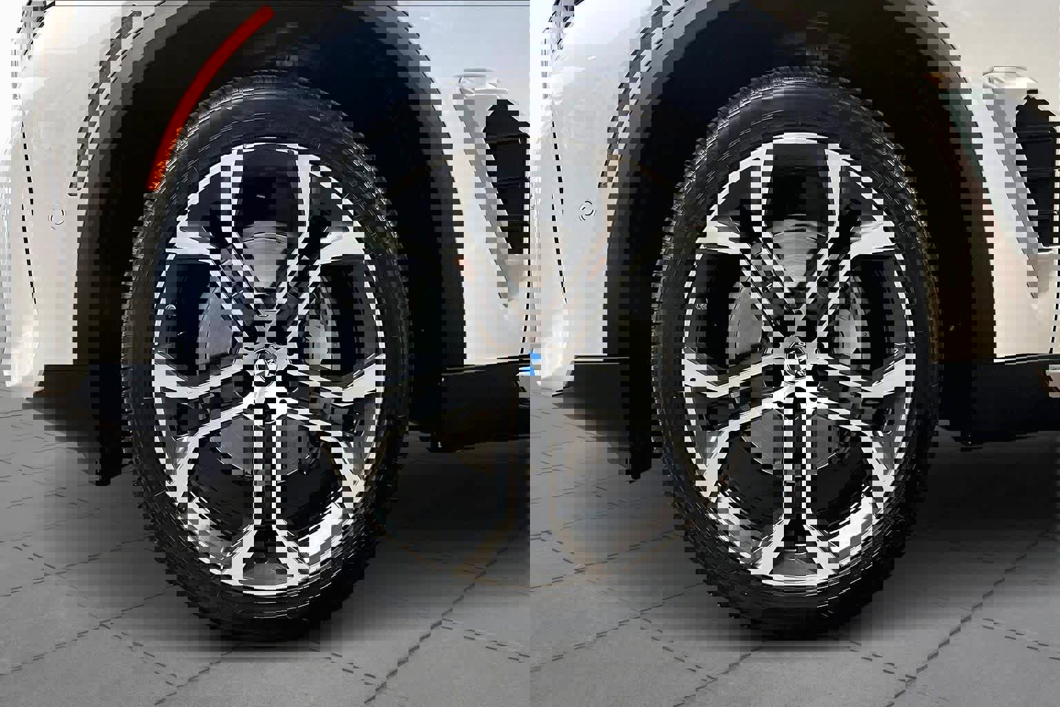 Used 2024 BMW X5 sDrive40i w/ Parking Assistance Package image 12