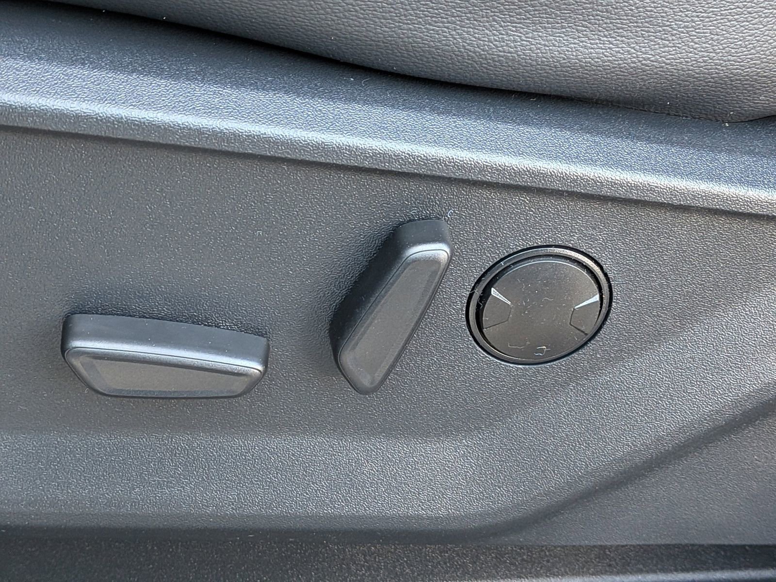 New 2026 Ford F350 Lariat w/ Black Appearance Package image 20