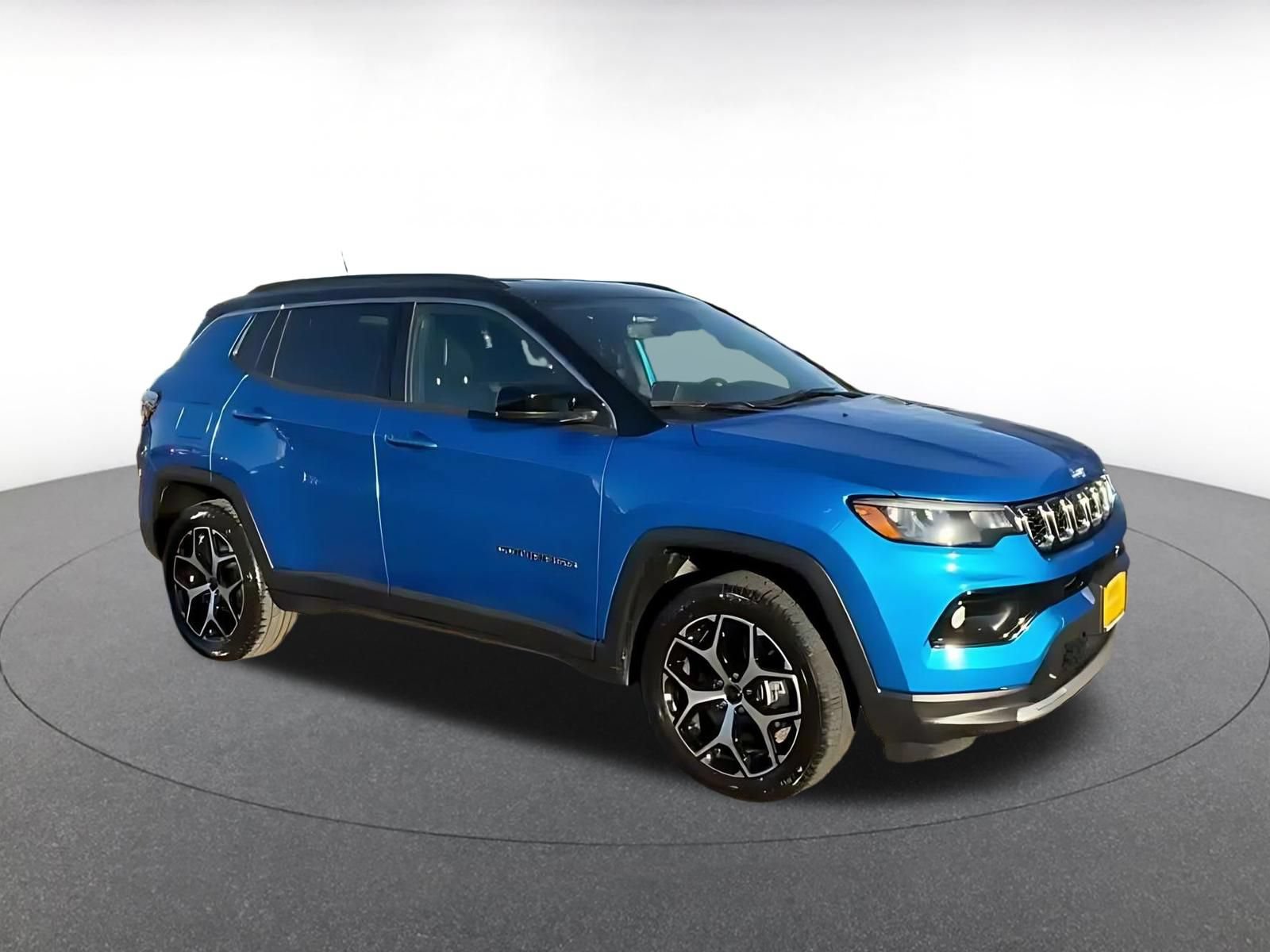 Used 2025 Jeep Compass Limited AWD/4WD image 2