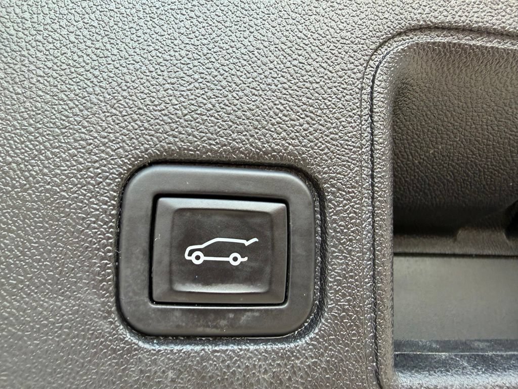 Certified 2024 GMC Terrain SLE w/ Driver Convenience Package FWD image 11