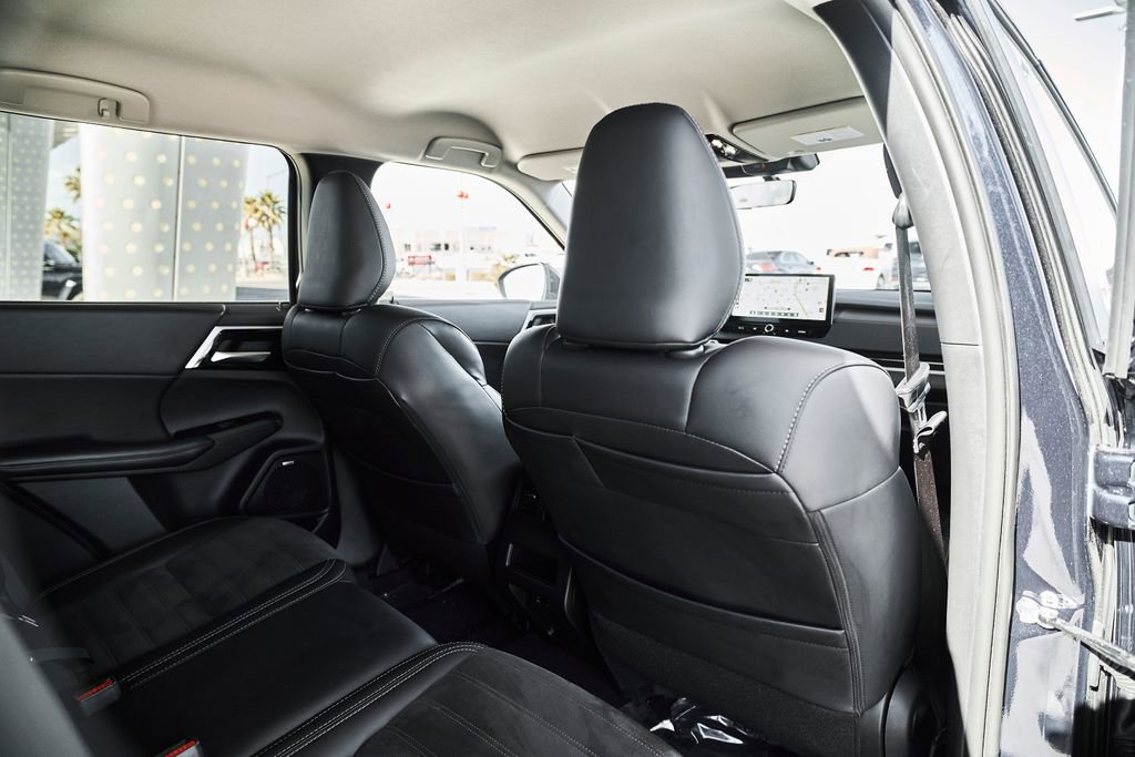 Used 2025 Mitsubishi Outlander SE AWD/4WD image 45