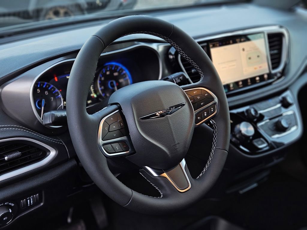 New 2026 Chrysler Pacifica Select image 18