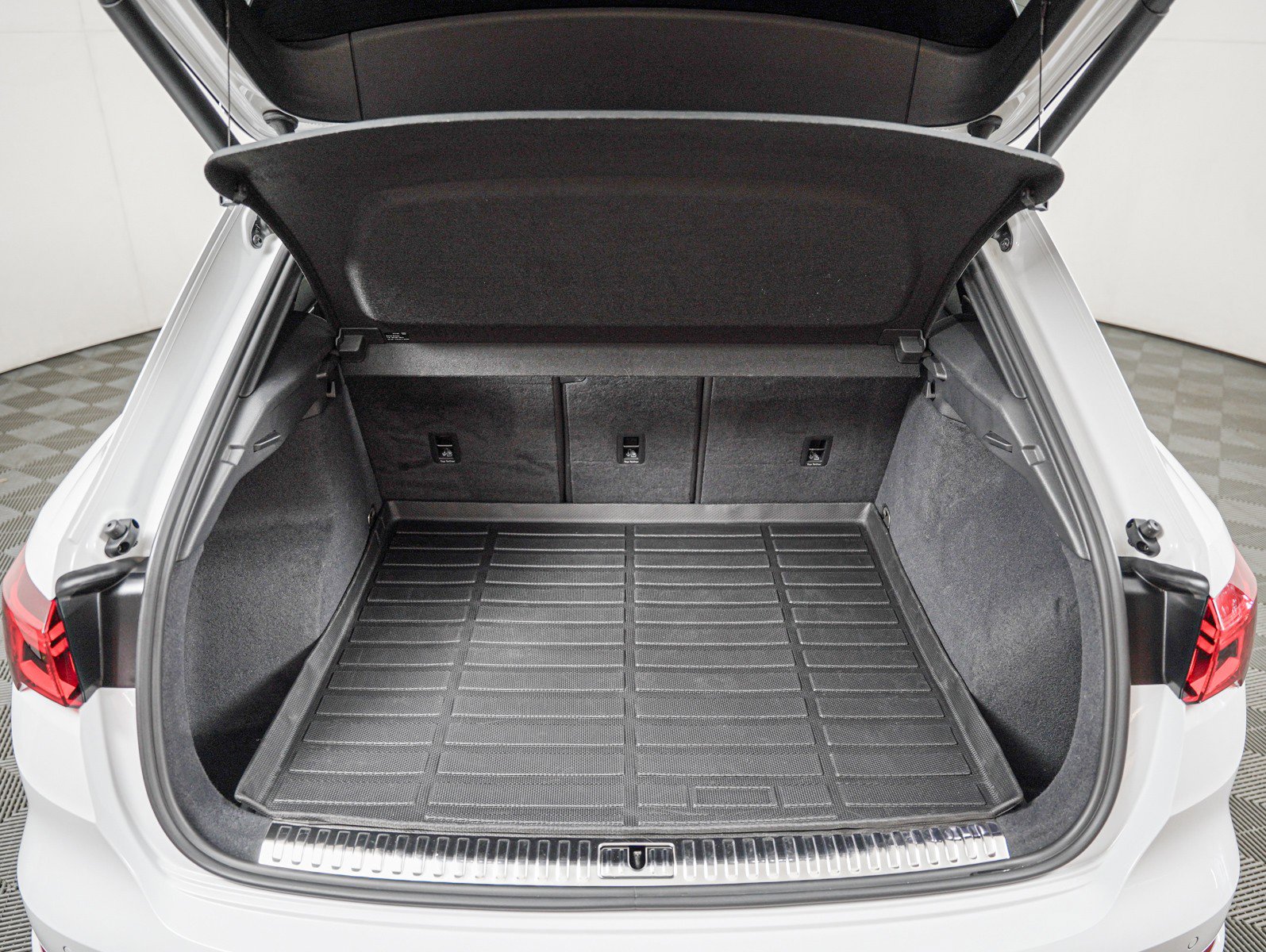 Used 2021 Audi Q3 2.0T Premium Plus w/ Premium Plus Package image 8