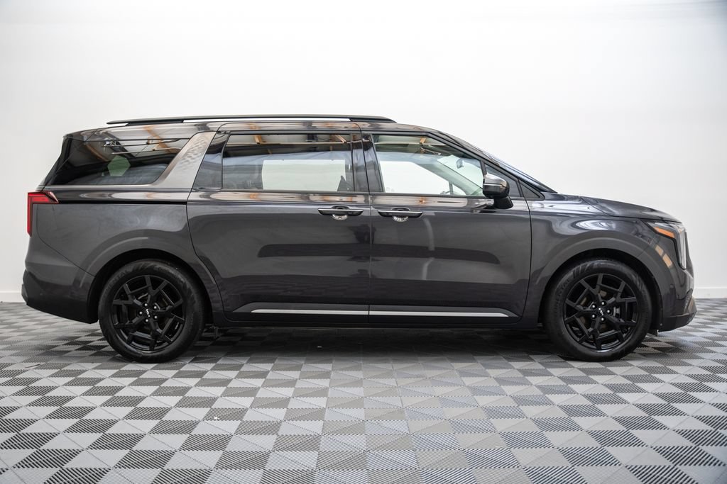 Used 2025 Kia Carnival SX FWD image 4