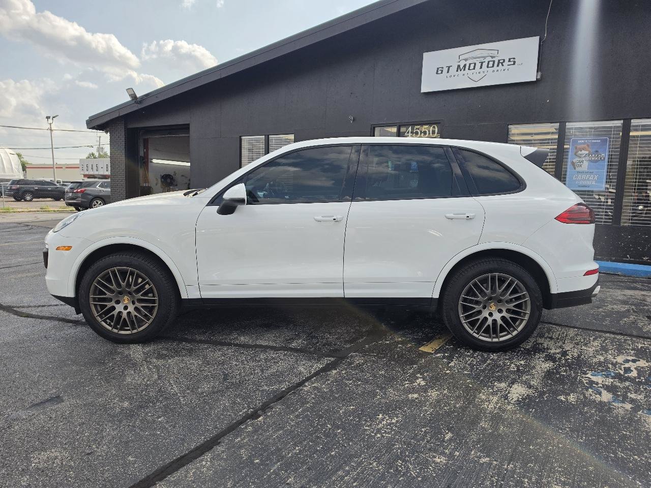 Used 2017 Porsche Cayenne Platinum Edition AWD/4WD image 8