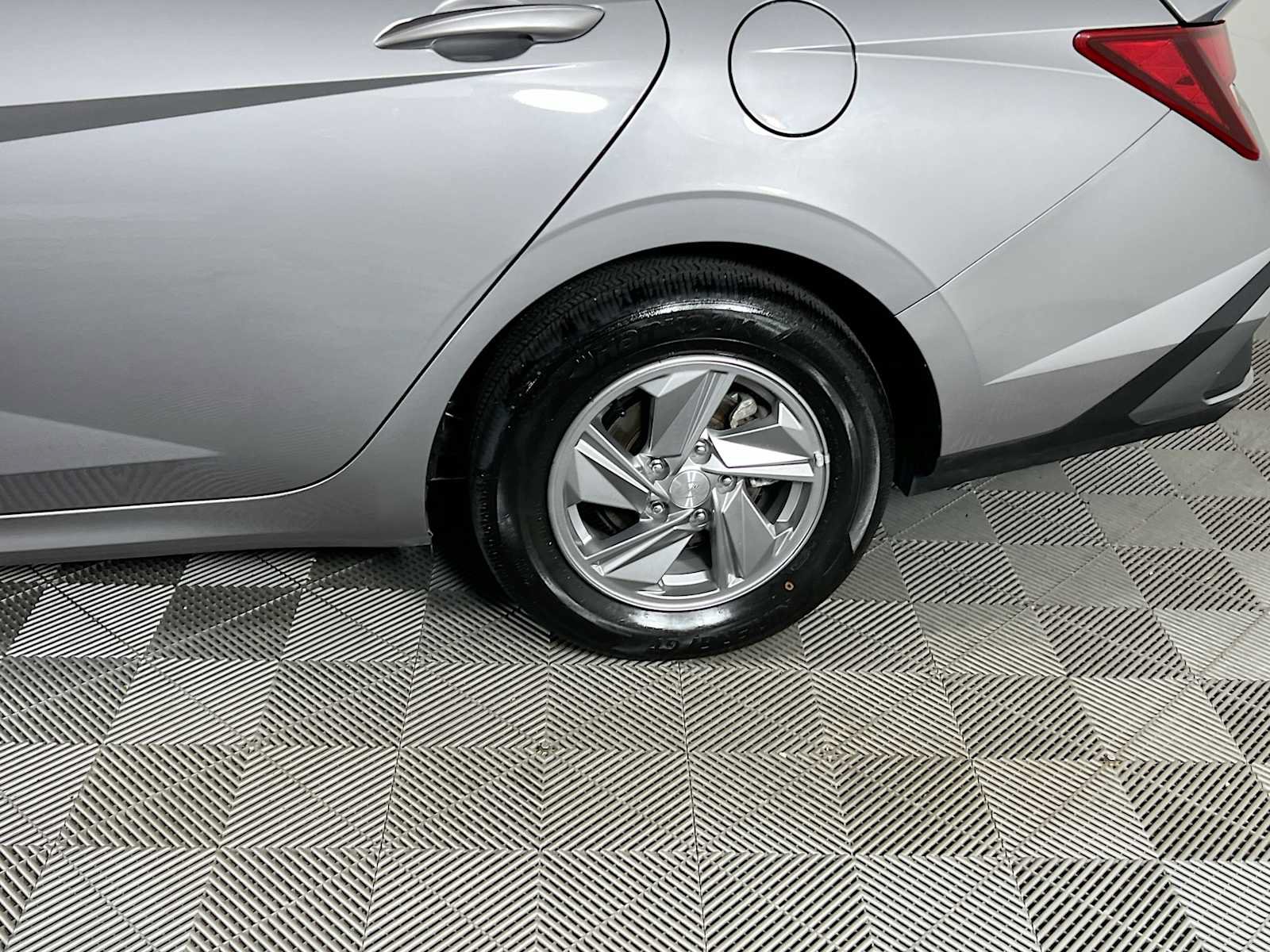 Certified 2025 Hyundai Elantra SE FWD image 29