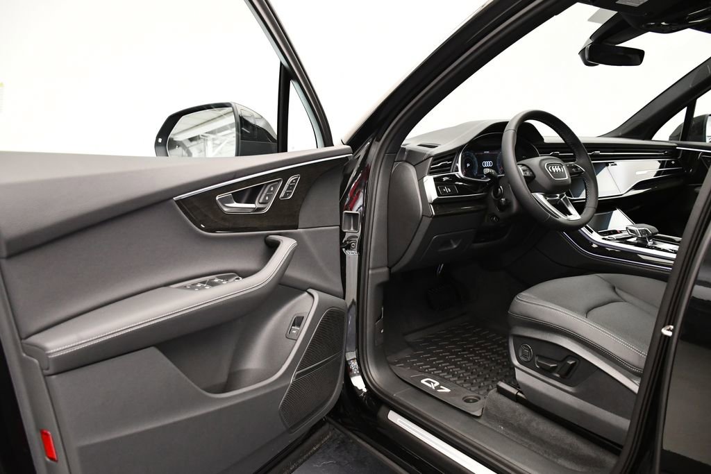 Used 2025 Audi Q7 3.0T Premium Plus w/ Premium Plus Package image 37