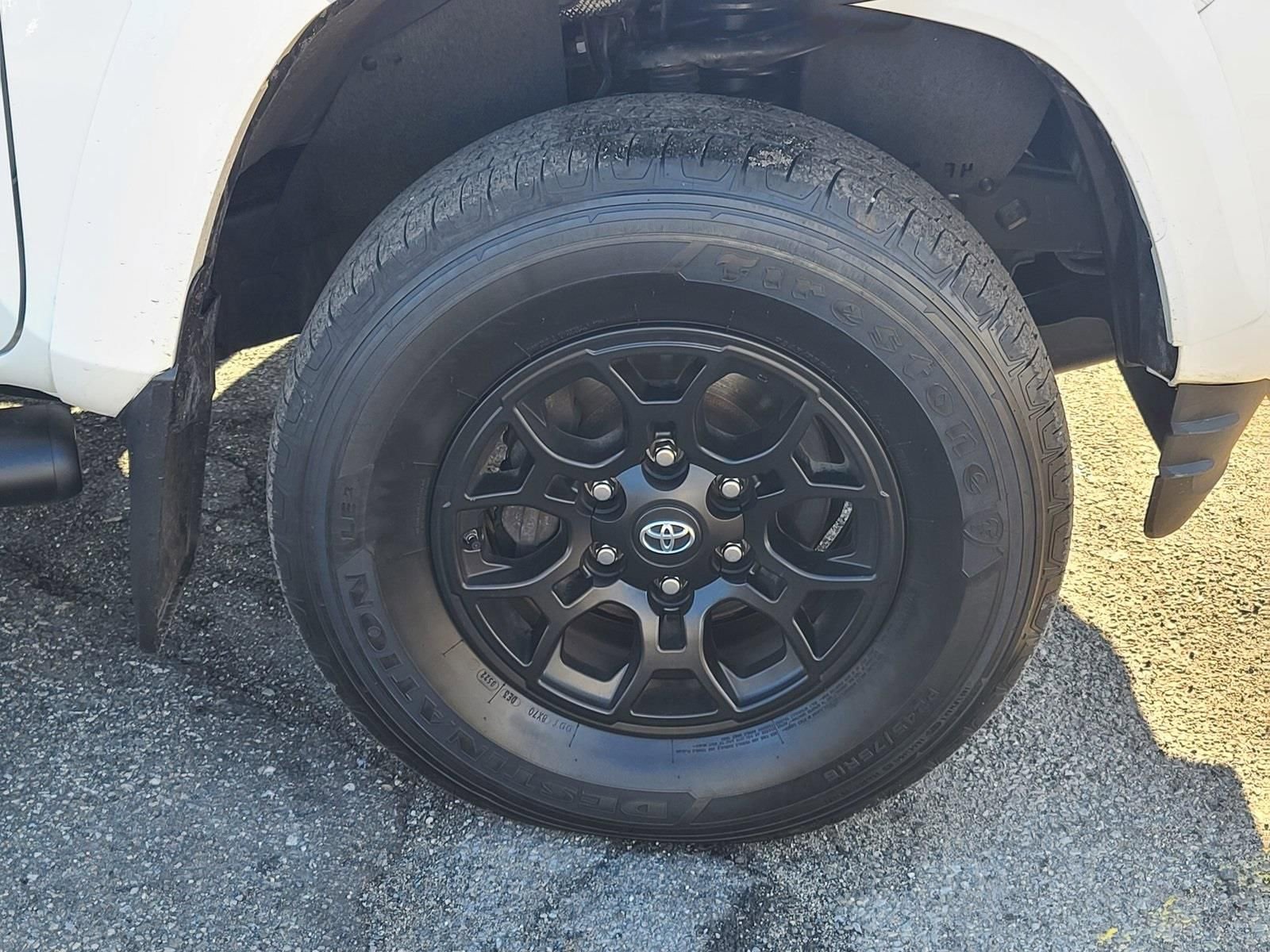 Used 2020 Toyota Tacoma SR5 AWD/4WD image 34