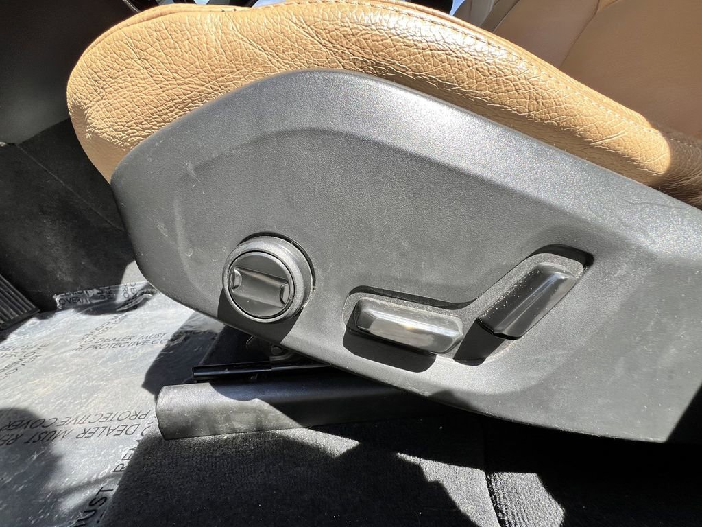 Used 2020 Volvo XC60 T5 Momentum w/ Protection Package Premier image 28