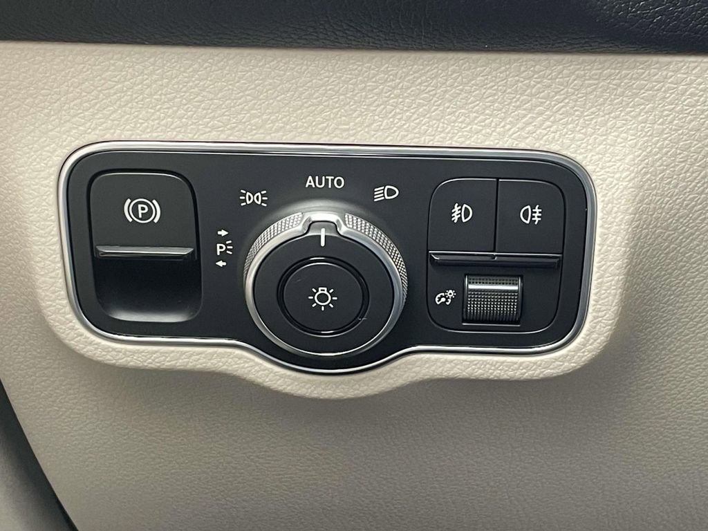 Certified 2025 Mercedes-Benz GLB 250 image 24