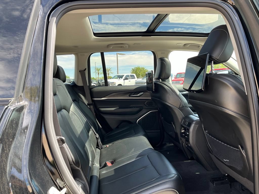 Used 2023 Jeep Grand Cherokee 4WD 4xe w/ Luxury Tech Group II image 17