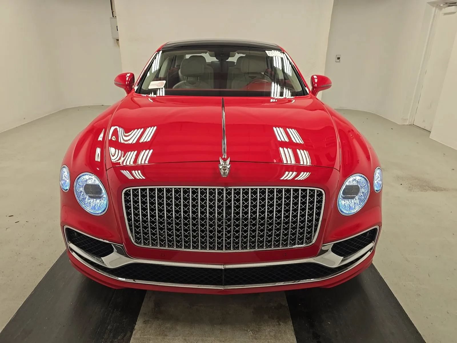 Used 2022 Bentley Flying Spur Plug-In Hybrid AWD/4WD image 2