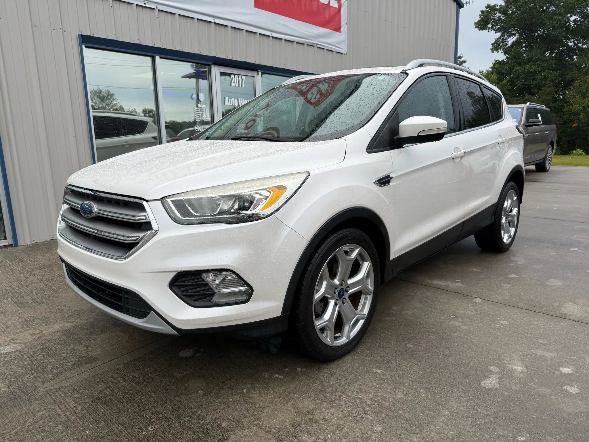 Used 2017 Ford Escape Titanium image 16