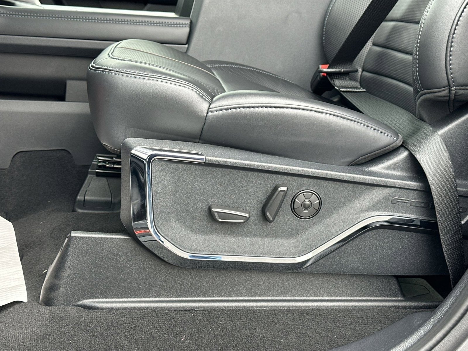 New 2025 Ford F350 Platinum image 15