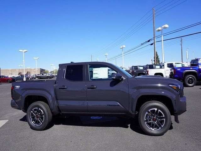 Used 2025 Toyota Tacoma TRD Sport w/ TRD Sport Upgrade Package AWD/4WD image 4