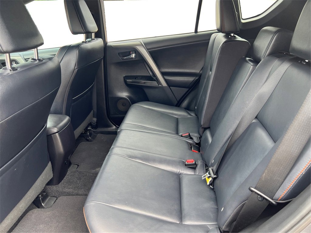 Used 2016 Toyota RAV4 SE image 10