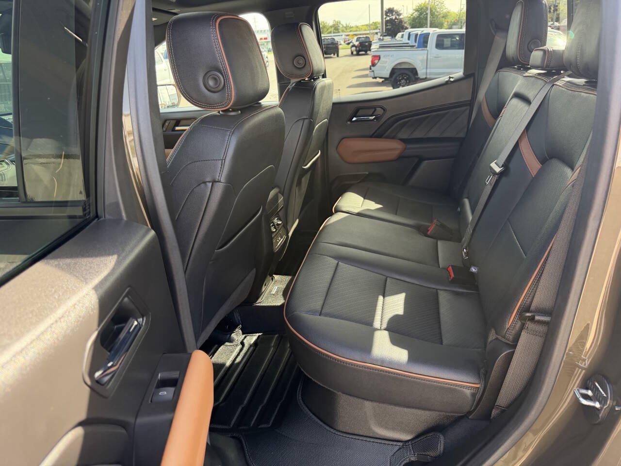 Used 2024 GMC Canyon AT4 w/ AT4 Premium Package AWD/4WD image 23