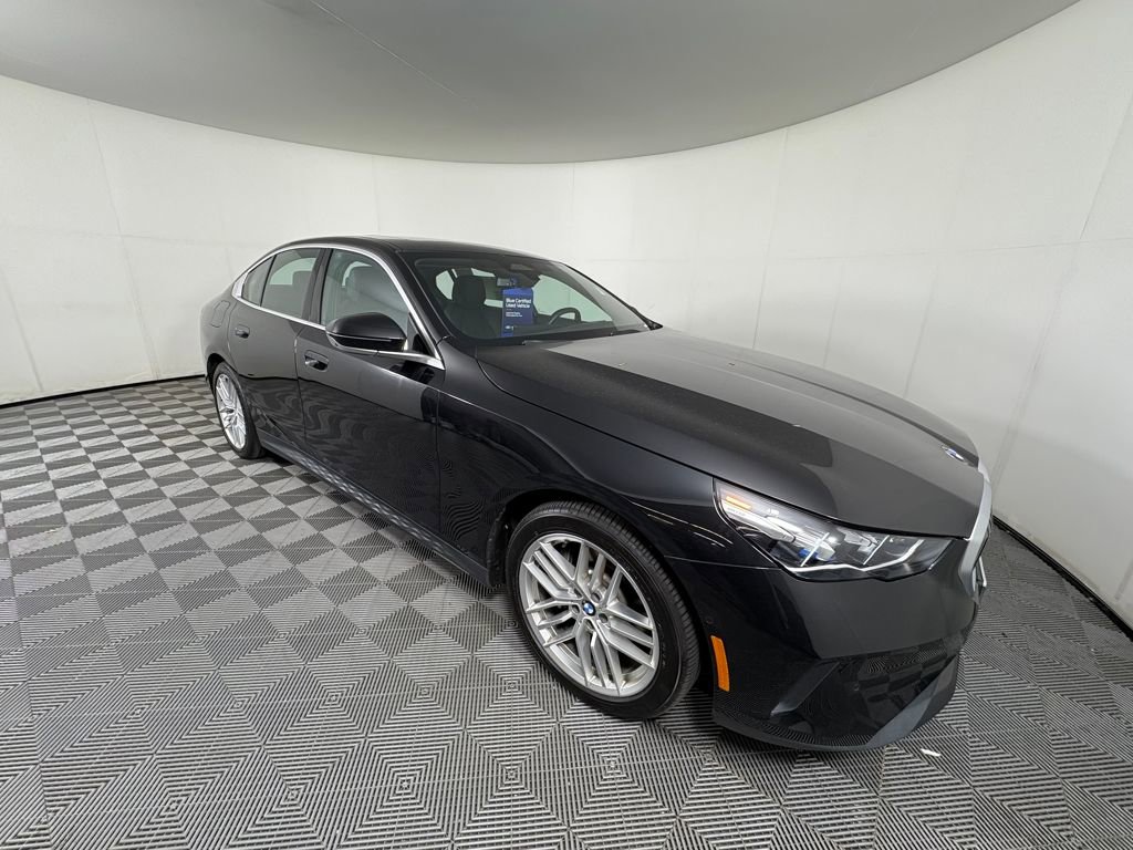 Used 2024 BMW 530i xDrive image 1