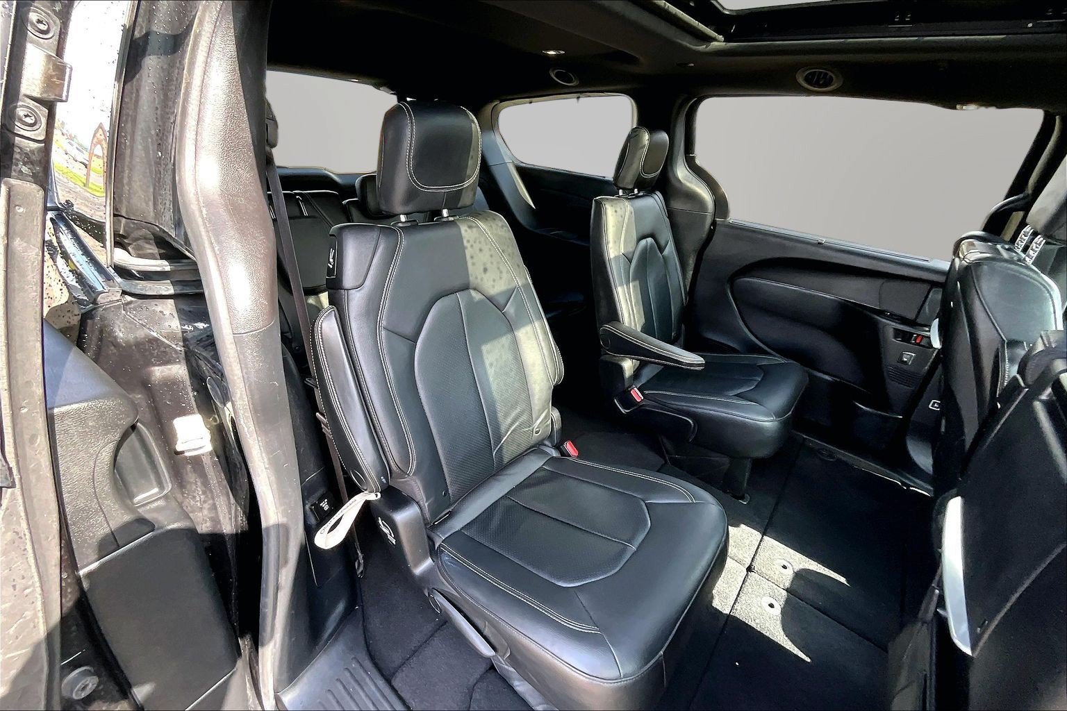 Used 2020 Chrysler Pacifica Touring-L Plus w/ S Appearance Package FWD image 17