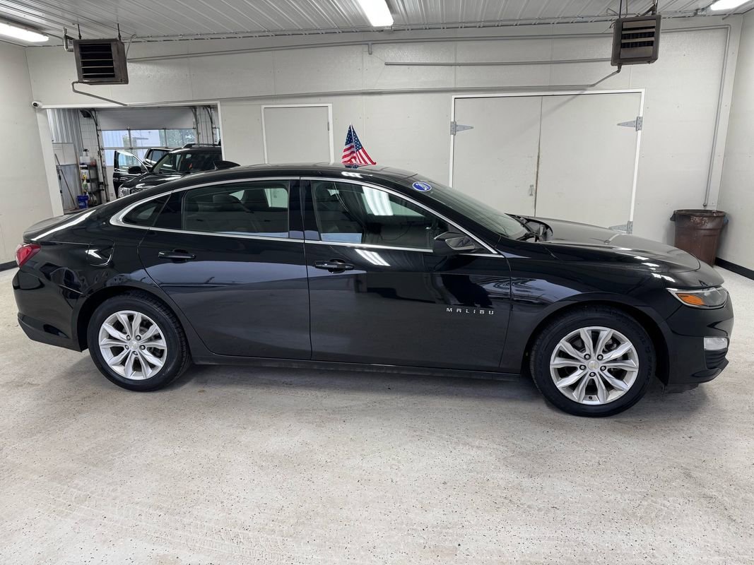 Used 2020 Chevrolet Malibu LT w/ Leather Package FWD image 9