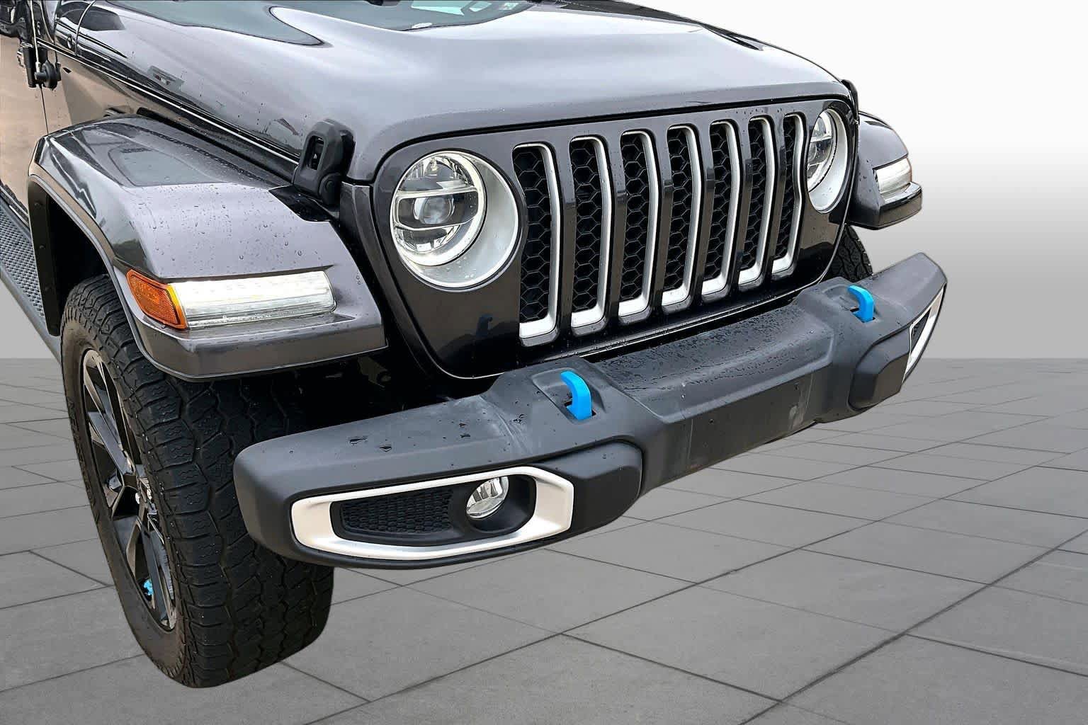 Used 2022 Jeep Wrangler Unlimited Sahara w/ Cold Weather Group AWD/4WD image 30