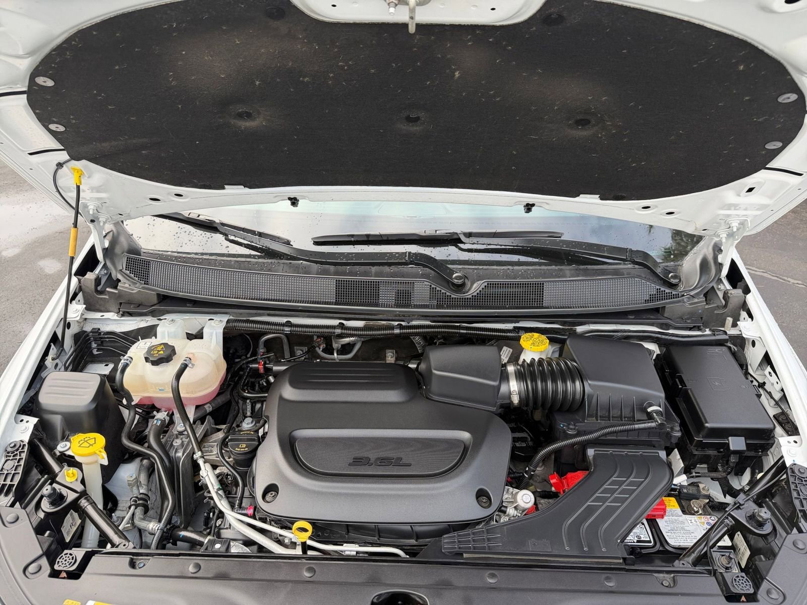 Used 2025 Chrysler Pacifica Select image 35