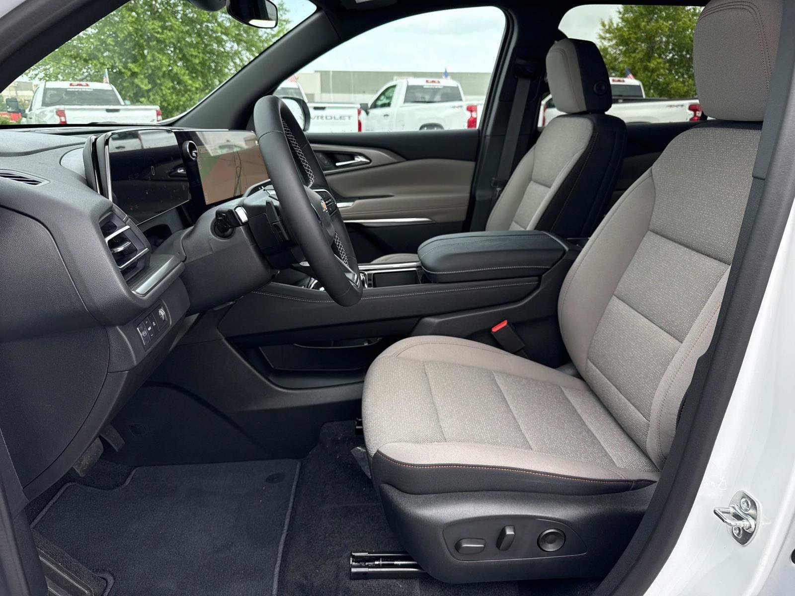 New 2025 Chevrolet Traverse LT w/ LPO, Floor Liner Package image 10