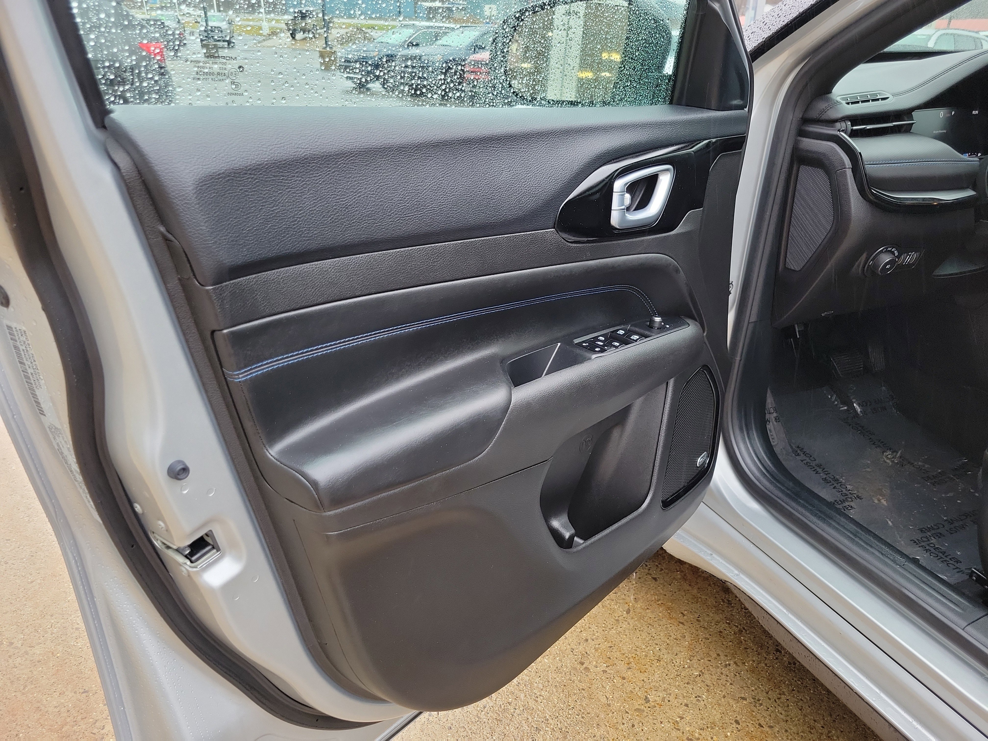 Used 2025 Jeep Compass Limited w/ High Altitude Package image 6