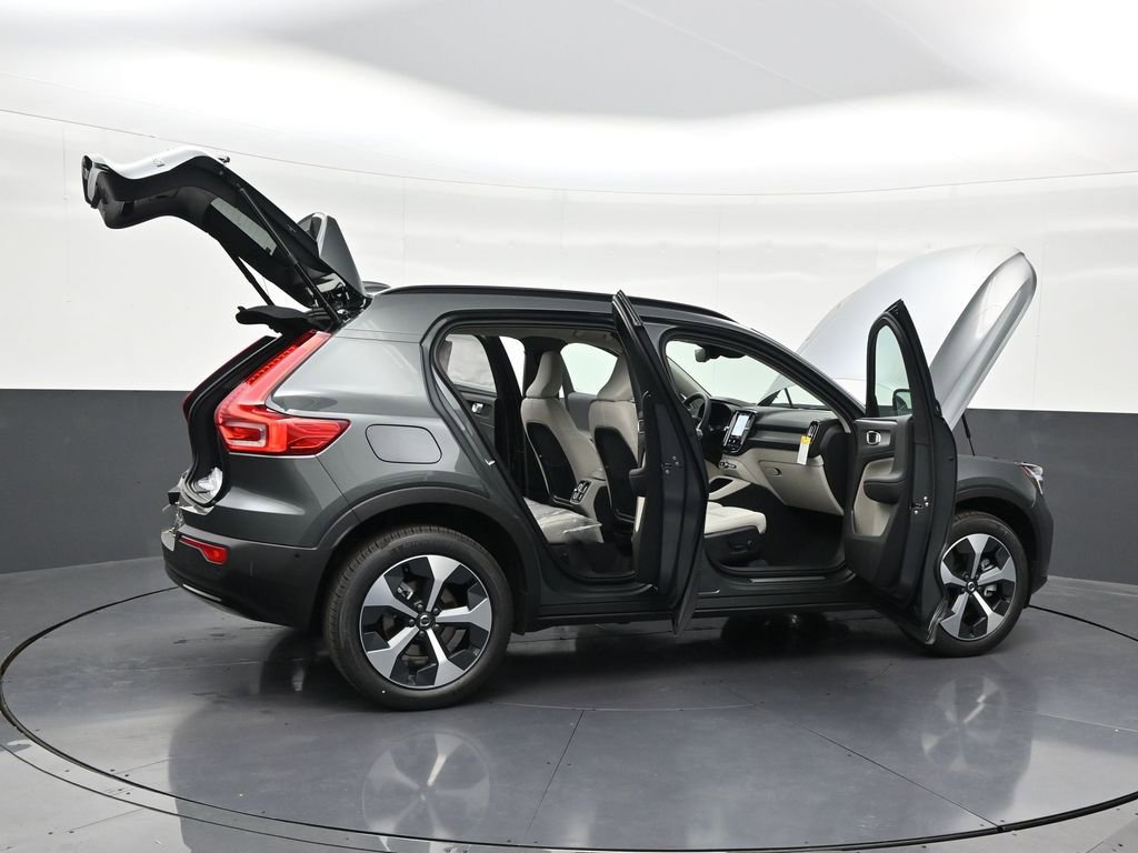 New 2026 Volvo XC40 B5 Plus w/ Protection Package Premier AWD/4WD image 29