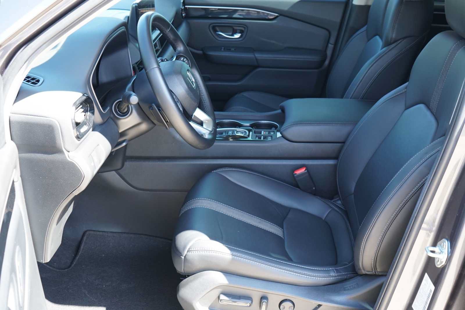 Used 2025 Honda Pilot EX-L image 8