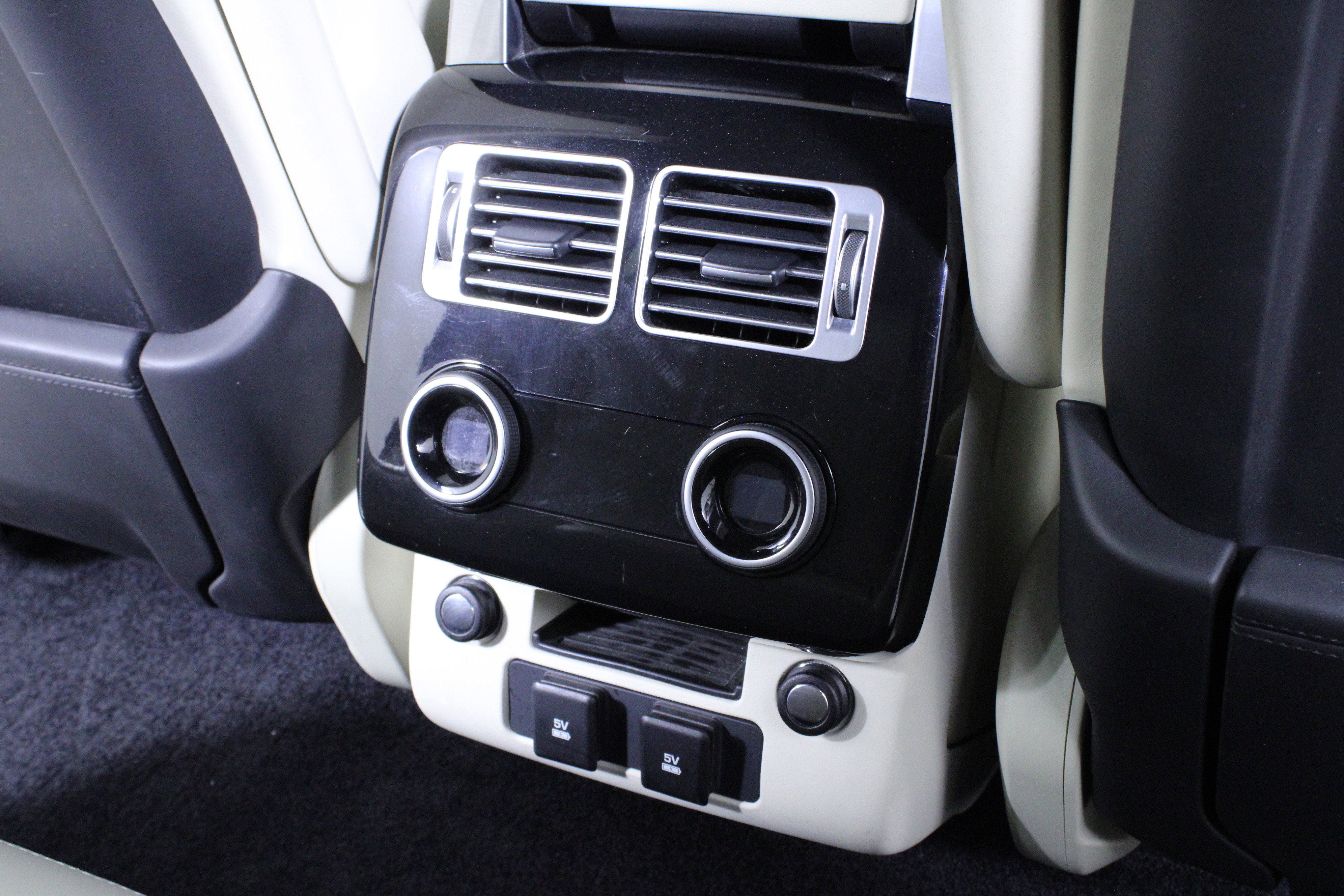 Used 2020 Land Rover Range Rover HSE image 16