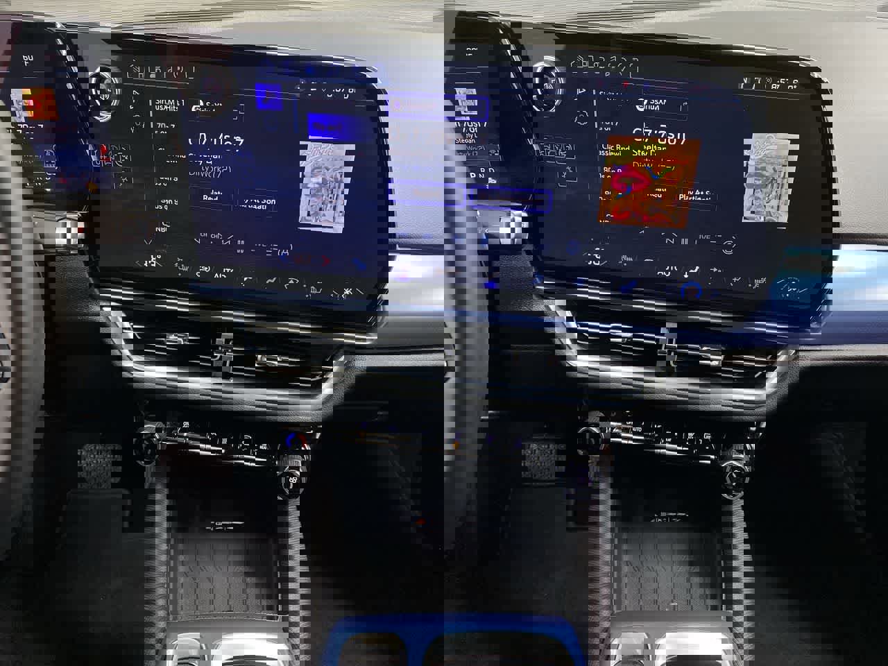 Used 2025 Chevrolet Equinox EV LT w/ Convenience Package image 23