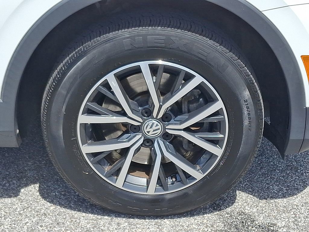 Used 2020 Volkswagen Tiguan SE w/ Panoramic Sunroof Package AWD/4WD image 8