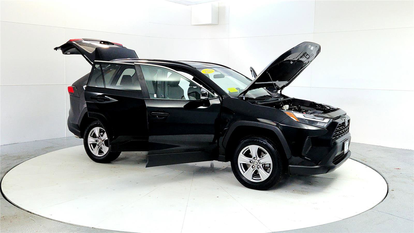 Used 2023 Toyota RAV4 XLE image 12