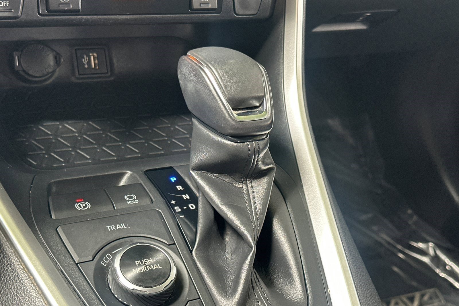 Used 2023 Toyota RAV4 XLE Premium AWD/4WD image 26