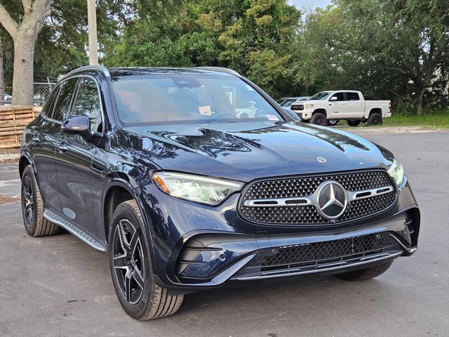 Used 2023 Mercedes-Benz GLC 300 image 3