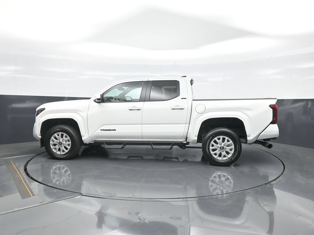 Used 2026 Toyota Tacoma SR5 AWD/4WD image 4