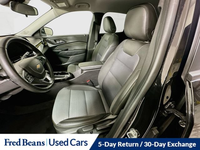 Used 2025 Chevrolet Trax LT w/ Driver Confidence Package FWD image 25