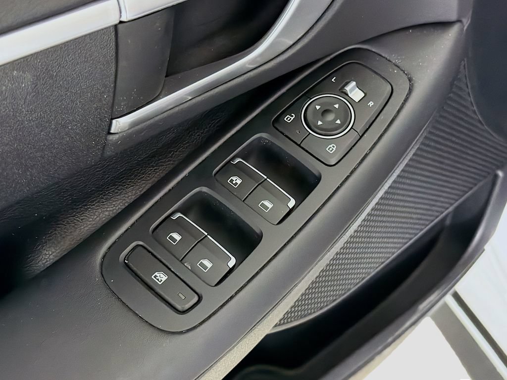 Used 2025 Hyundai Sonata SE FWD image 20